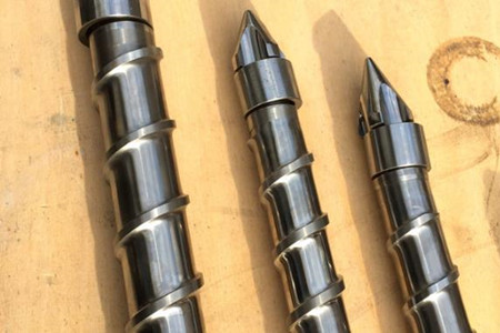 注塑機螺桿上的粘料如何去除？小編來支招！