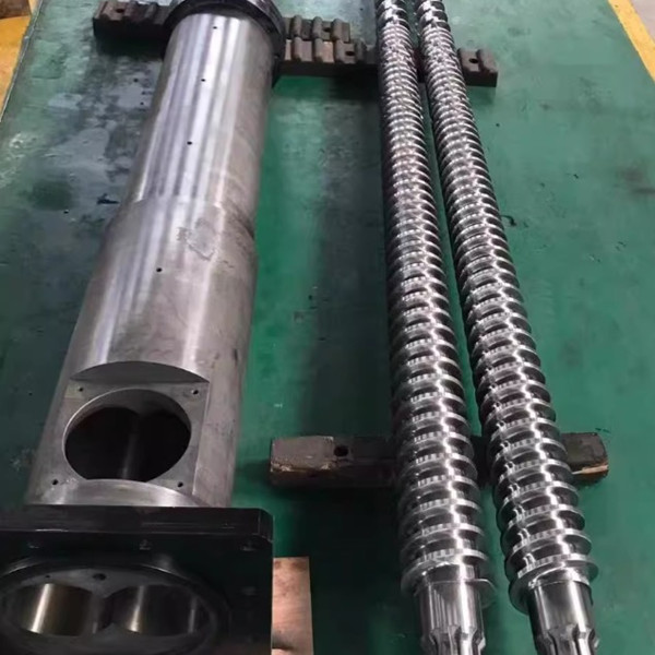 平行雙螺桿擠出機(jī)料筒與螺桿實(shí)拍圖片